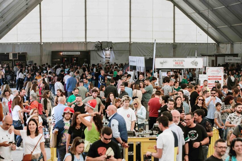 Cerveceros disfrutando del Granada Beer Festival